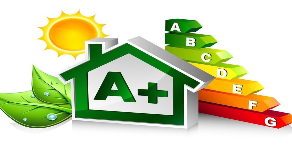 vettoriale casa con diverse classi energetiche trasmittanza termica