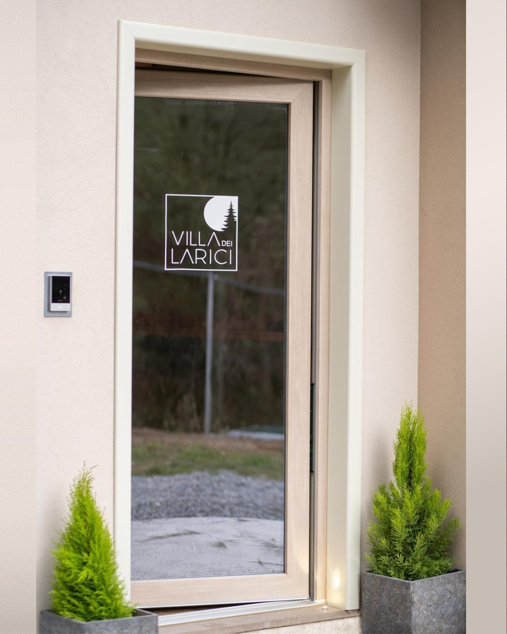 Portoncino d'ingresso installato da Coges Infissi